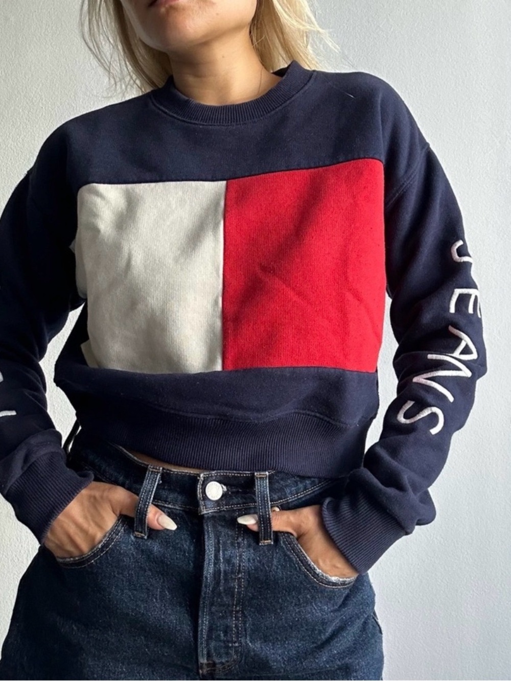 EUC Tommy Hilfiger Navy, White & Red Colorblock Crew Sweatshirt Size M Medium